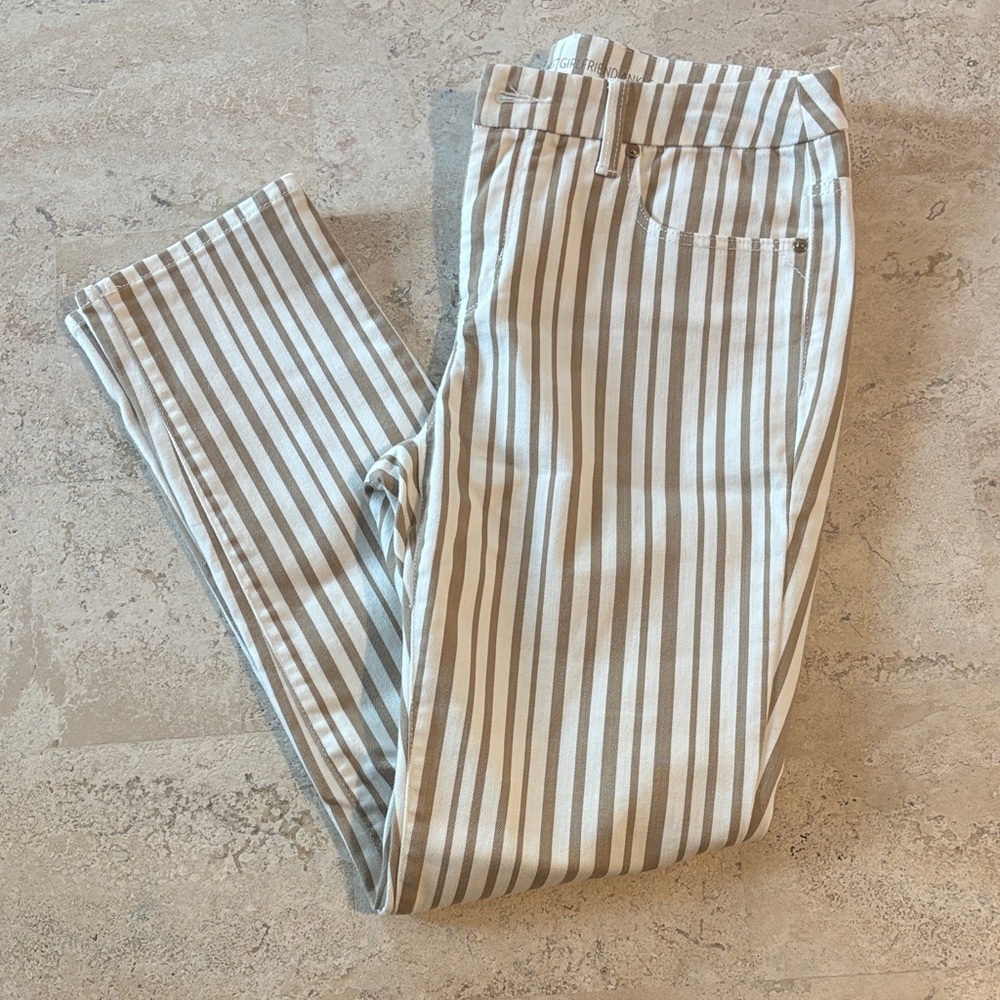 Chico’s 00 Striped taupe and White stripe girlfriend ankle so‎ slimming Pants